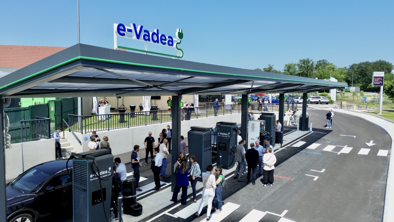 Sur les aires de Dijon-Spoy et Dijon-Brognon, de nouvelles stations de recharge pour véhicules électriques ont été inaugurées en juin 2023. (© Erolf Productions)