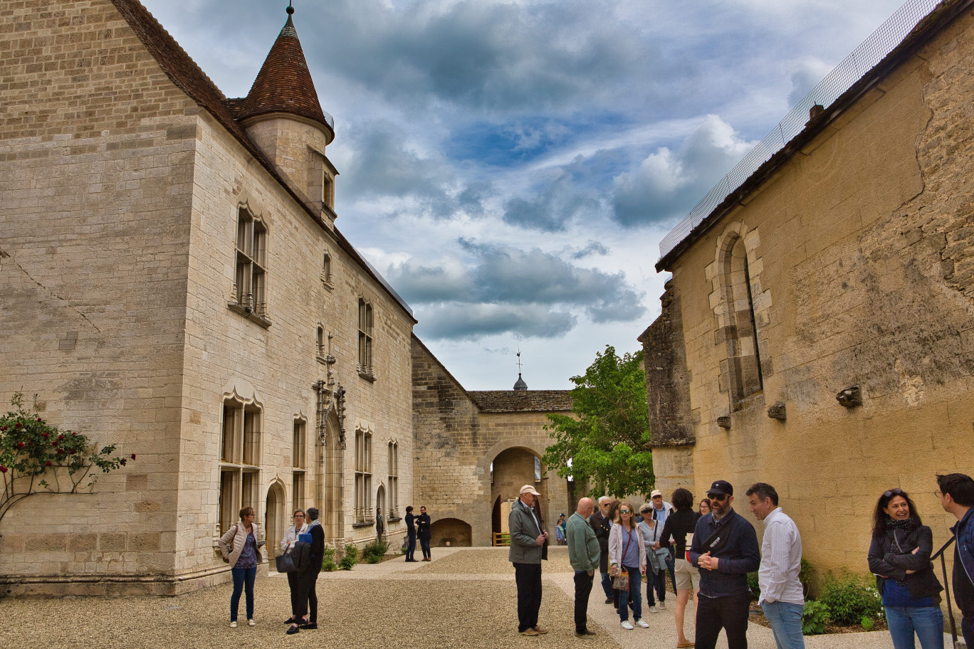 Cour intérieure du château, avec cheminement PMR. (Aletheia Press/ Arnaud Morel)