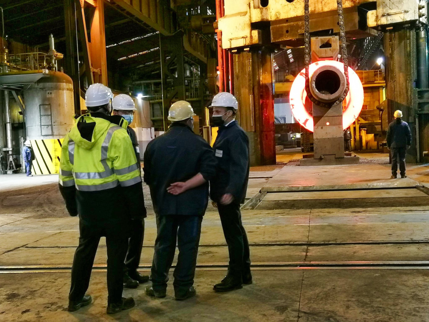 Emmanuel Macron lors de sa visite de l’usine Framatome du Creusot. (Préfecture de Saône-et-Loire)